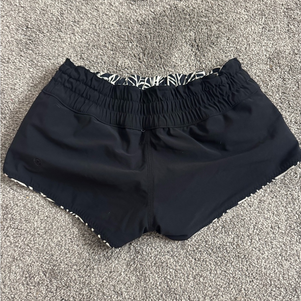Women's Lululemon Shanti Surf Shorts Irreversible - Black/Patterned - Size 0 - Picture 4 of 5
